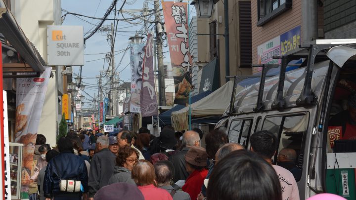 桜ヶ丘駅前朝市