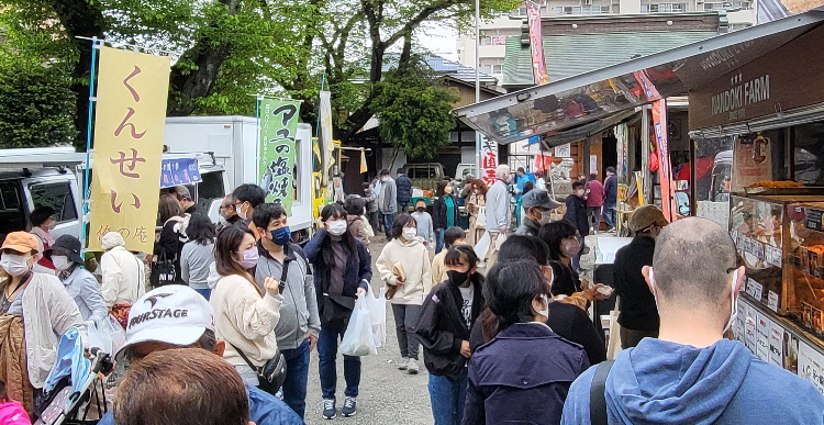 桜ヶ丘朝市盛大に開催される