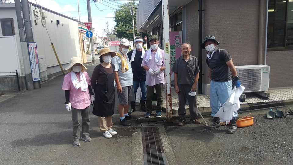 桜ヶ丘駅前側溝清掃