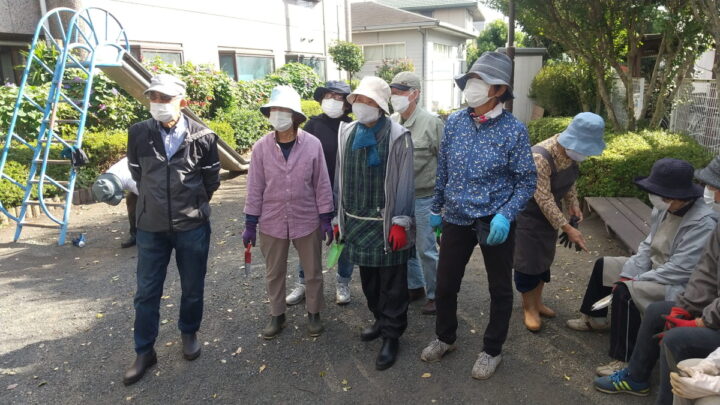 国道467号線側道の花壇サポート